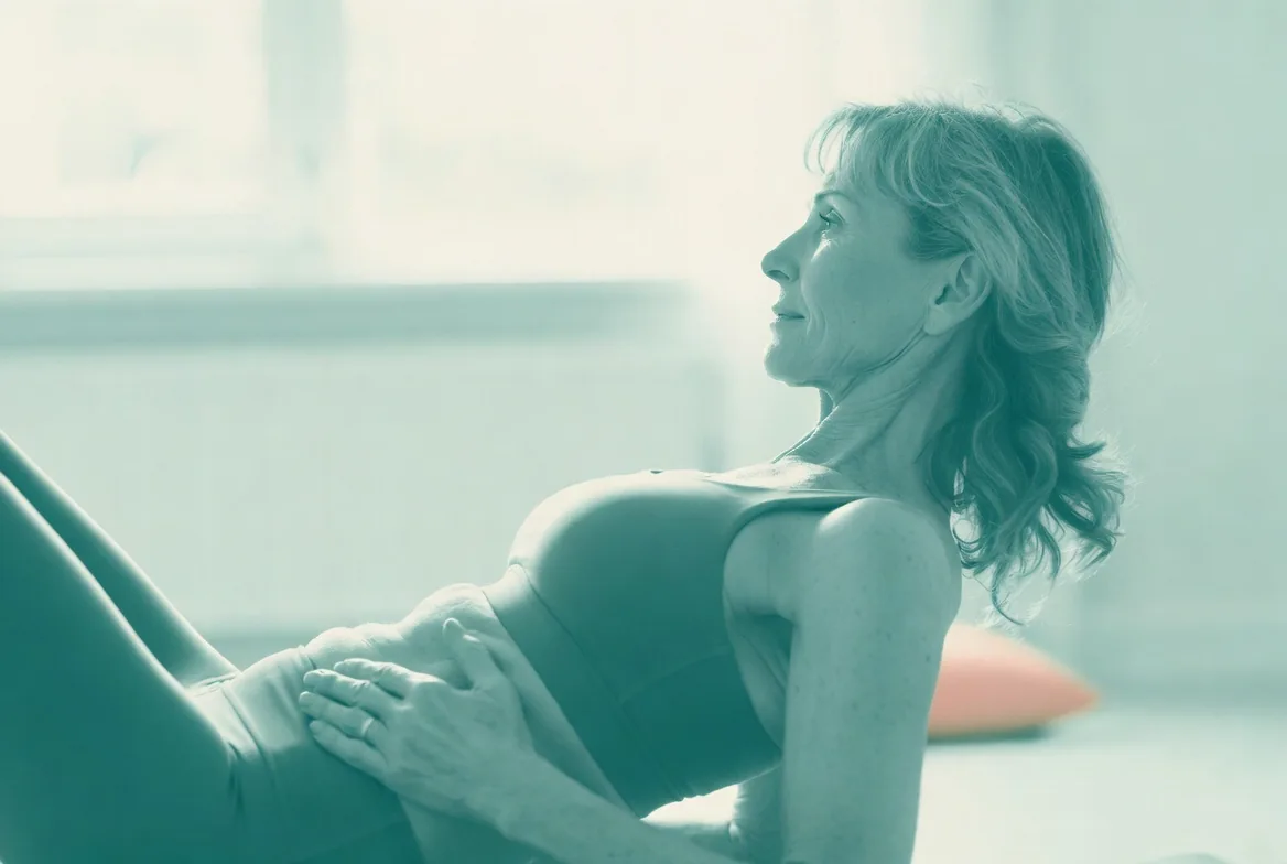 Woman doing low-impact core and pelvic floor work to reduce bladder leaks during exercise