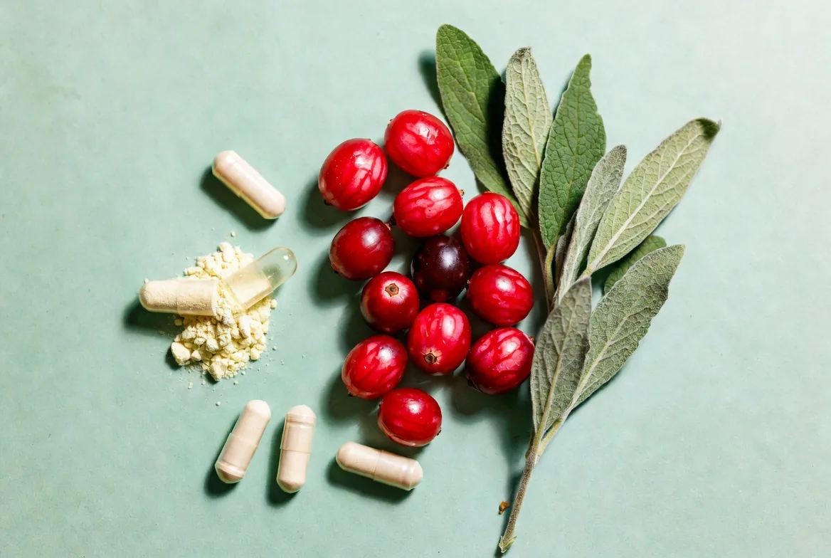 FemiCore ingredients cranberry bearberry and Lactobacillus probiotic capsule